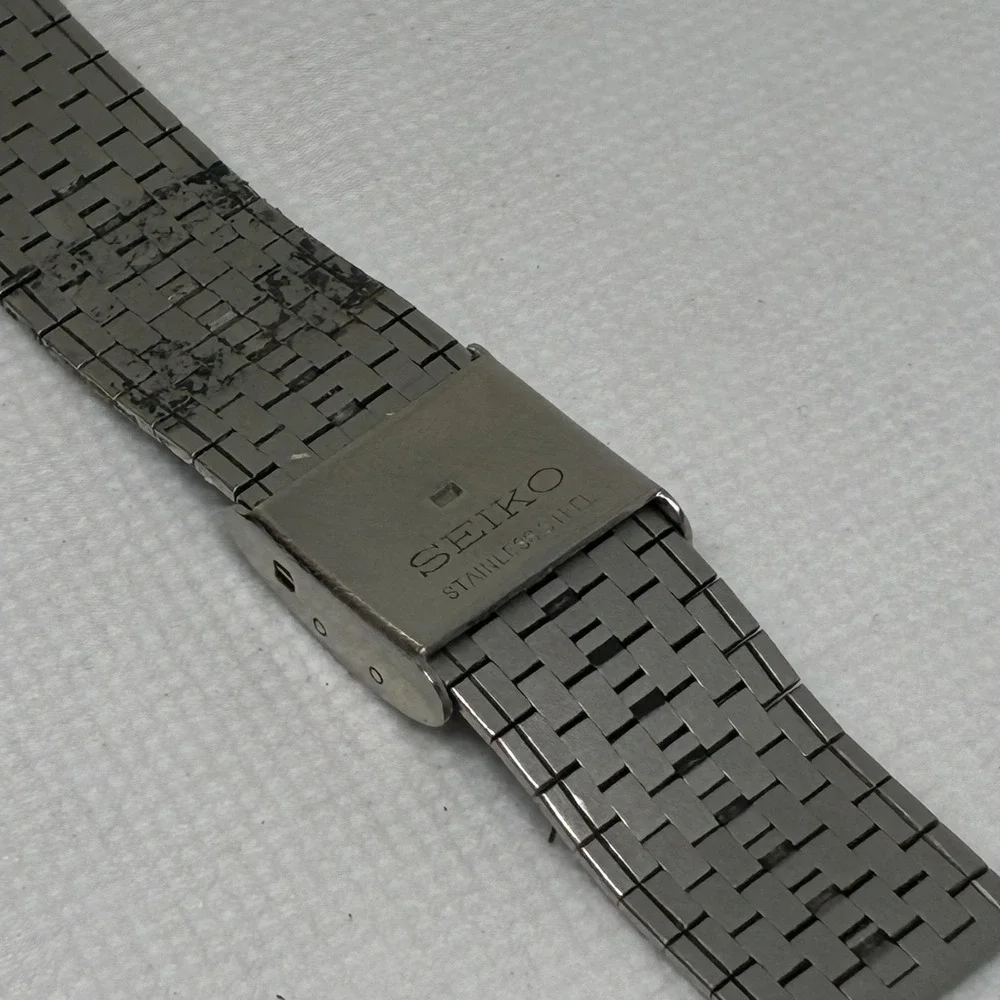 Vintage Seiko King Quartz 5856-8020 Dial Day Date Men's Watch-RUNS!